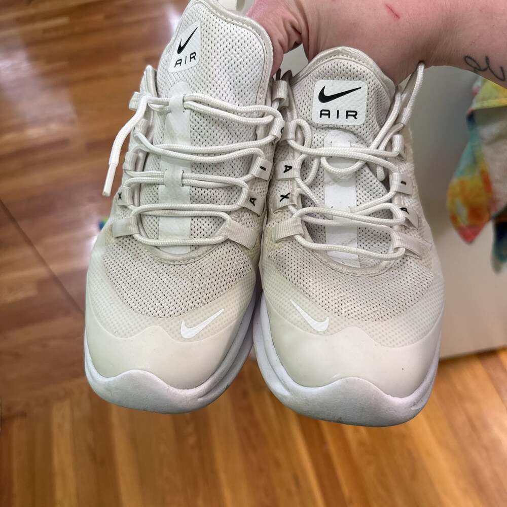 Nike Air Max Axis Women's Size 10 Running Shoes White Black Light Bone